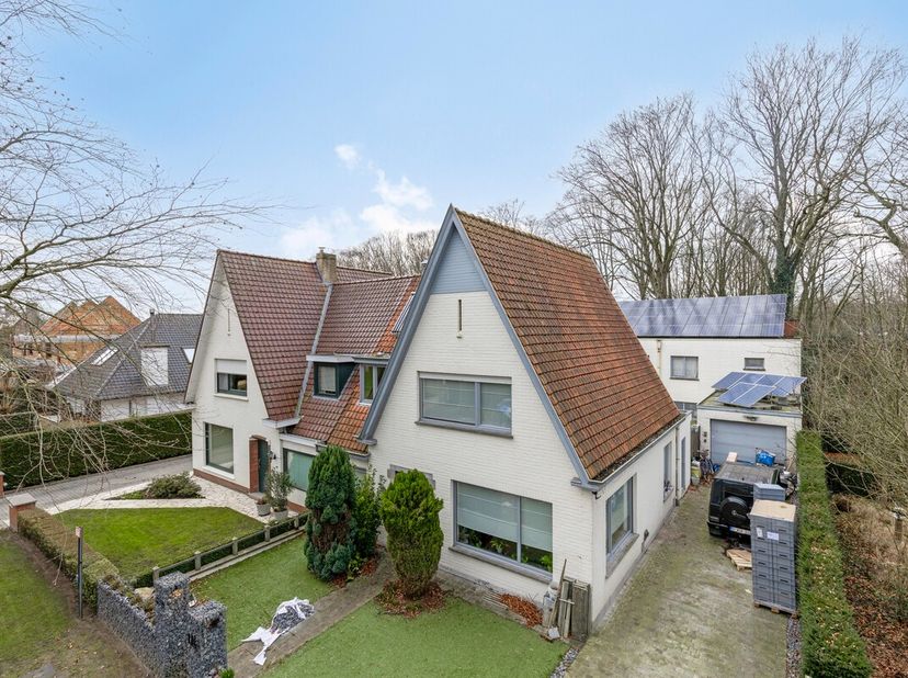 Halfopen bebouwing met burelen, loods/garage, magazijn en bovenliggend te renoveren appartement. De indeling is als volgt:&lt;br /&gt;
&lt;br /&gt;
GVL: inkomhal,