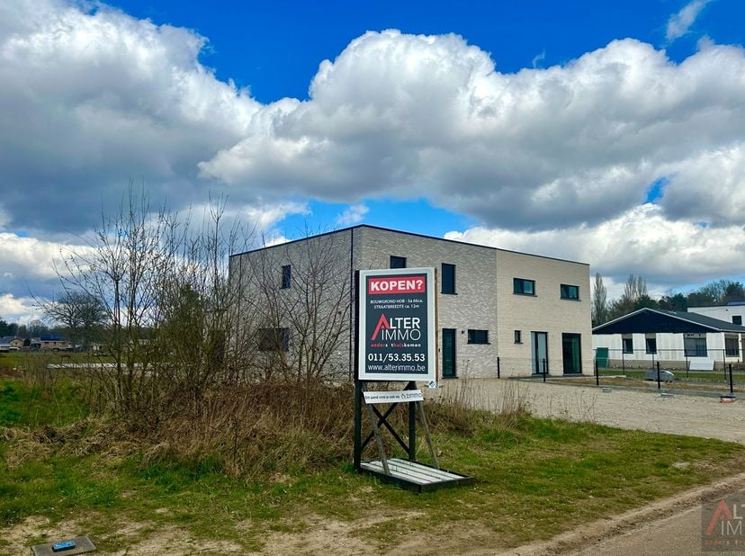 LOT 13 - Residentieel gelegen bouwgrond van 5a 66ca voor een halfopen bebouwing. Vlakbij Zolder centrum (winkels, scholen en openbaar vervoer in de bu