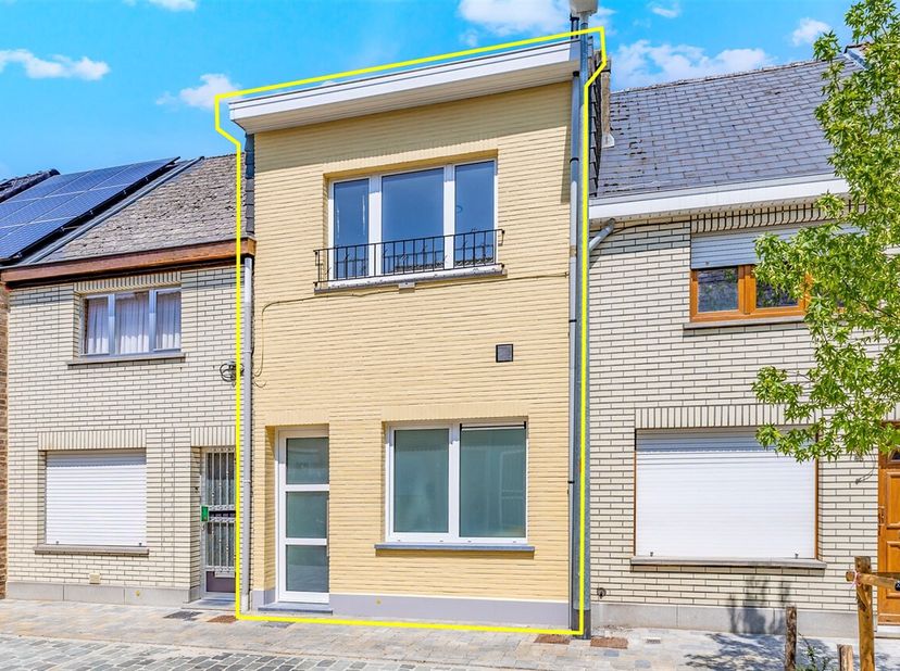 ABSOLUTE TOPPER - Afspraak ENIGE BEZOEKDAG ENKEL telefonisch via Jari Wante op 0470/21.14.82.&lt;br /&gt;
Deze woning onderging dit jaar een totaalrenovatie
