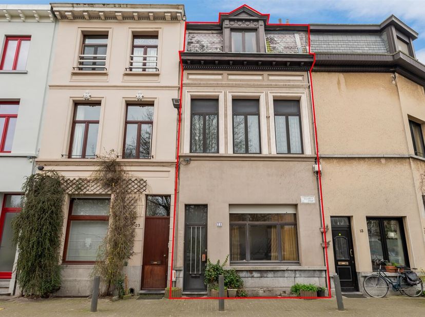 Te renoveren herenwoning met 4 slaapkamers aan het Krugerpark&lt;br /&gt;
 Ligging: Ontdek deze te renoveren herenwoning met enorm veel potentieel, tegen he