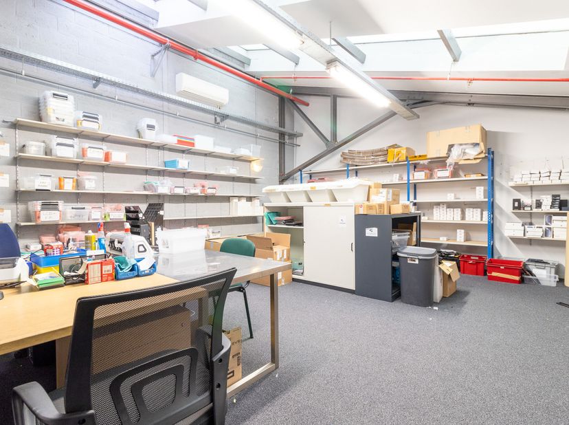 Au cur des Papeteries de Genval | Magnifique plateau de bureau modulable | 82 m² au 1er étage réparti sur deux pièces privatives ( 42 m² et 40 m²) | I