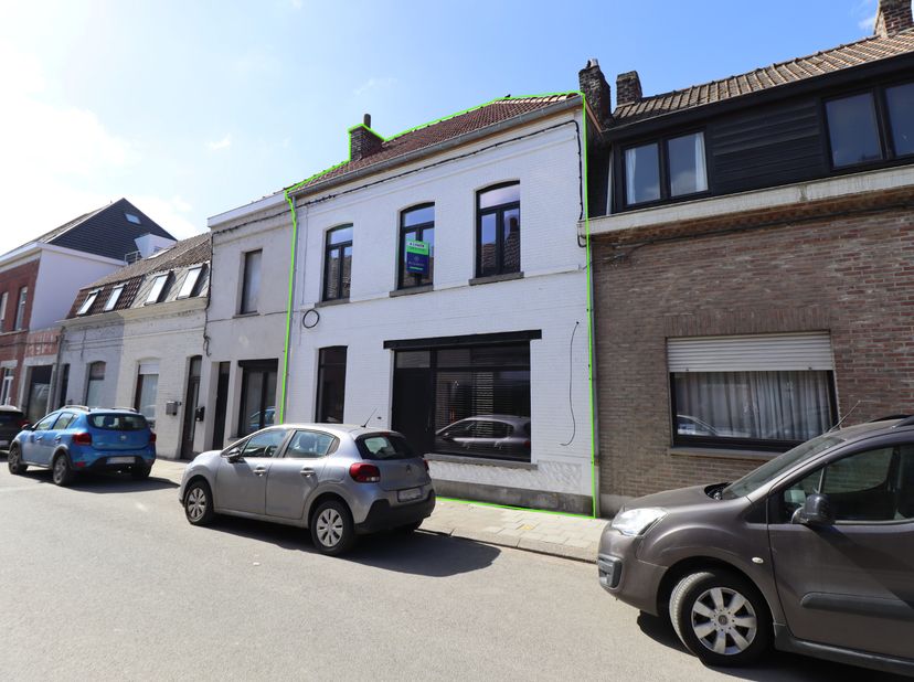 Deze prachtig gerenoveerde woning ligt in het centrum van Dottenijs, op wandelafstand van alle nodige voorzieningen. Dankzij de recente totaalrenovati