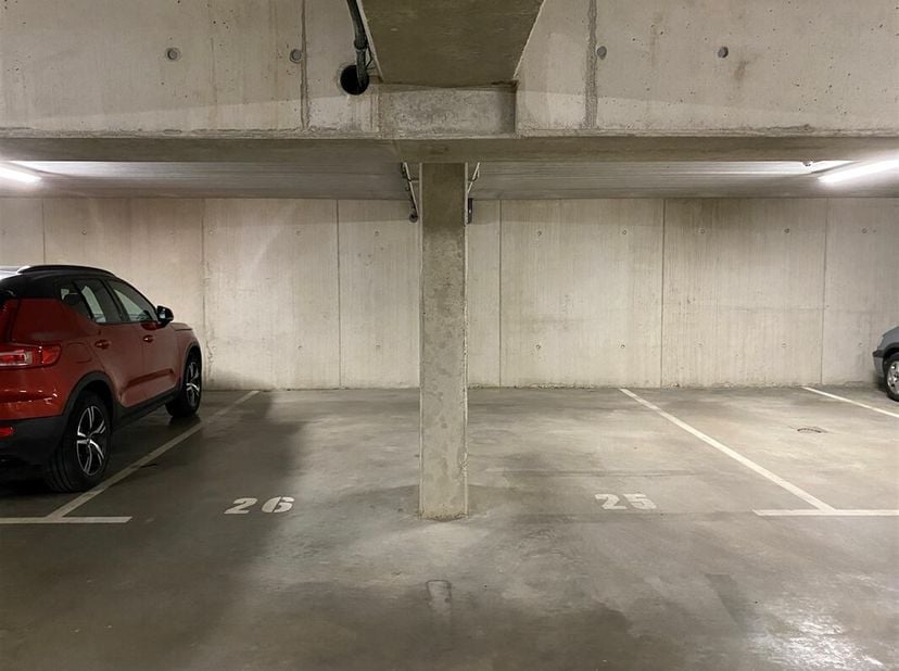 Laatste ondergrondse autostaanplaats (P25) in Residentie Hermes te Baal. &lt;br /&gt;
Afmetingen: 2,5m breed x 5m diep. &lt;br /&gt;
Voor meer informatie of een a