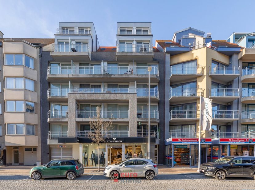 Welkom in Nieuwpoort, welkom in de Albert I laan... De meest prestigieuze winkelstraat van de Westkust is de plek waar we dit topappartement vinden. M