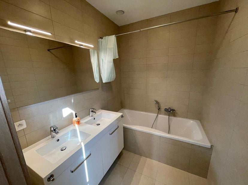 Triplex situé en plein cur de Mons dans une résidence de standing. L&#039;appartement peut être loué meublé.&lt;br /&gt;
Appartement libre immédiatement.&lt;br /&gt;
A