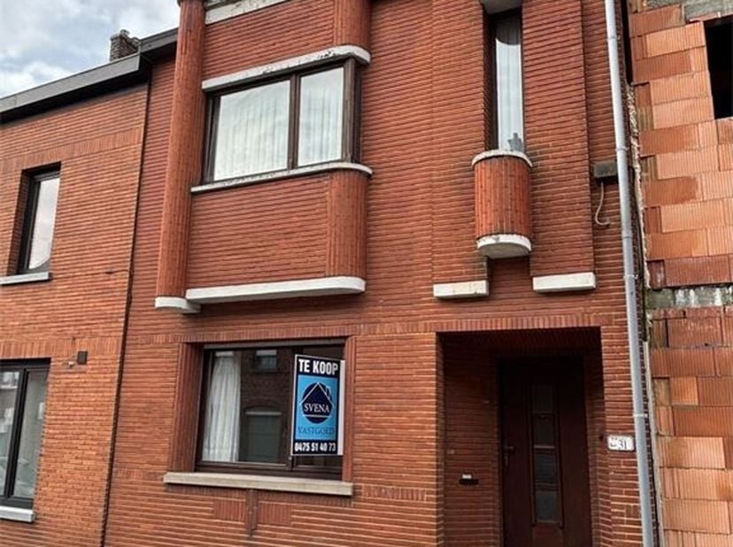 Te moderniseren rijwoning met karakter, rustig gelegen nabij centrum Nederbrakel&lt;br /&gt;
Richtprijs: €235.000&lt;br /&gt;
Op zoek naar een charmante woning me