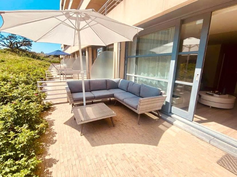 Appartement de 2 chambres à coucher, calme et situé au centre, à vendre. Cet appartement est situé au rez-de-chaussée de la résidence moderne Galathea