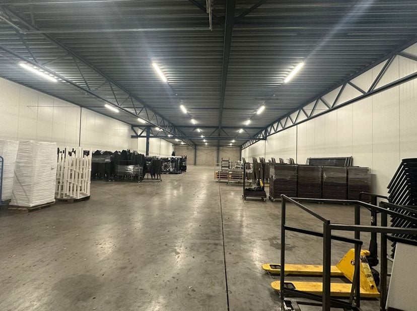 Bien professionnel à louer
                    à 3920 Lommel
