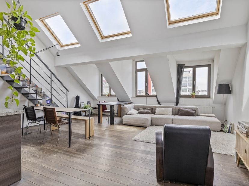 Vente via Pre-sale le 05/06/2025&lt;br /&gt;
Il est difficile de trouver un emplacement plus central à Bruxelles. Sur la Place Fontainas 8 à Bruxelles, appa
