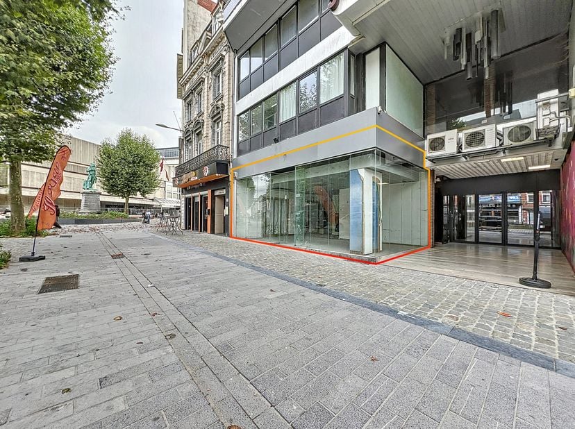 Nigel IMMO a le plaisir de vous présenter cet espace commercial d&#039;exception en plein cur de Verviers !&lt;br /&gt;
Idéalement situé sur la Place des Martyrs