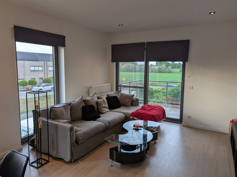 Appartement gebouwd in 2018 met 2 slpk, niet bemeubeld, 1ste verdieping, lift, apart wc, badkamer met wastafel en inloopdouche, leefruimte met modern