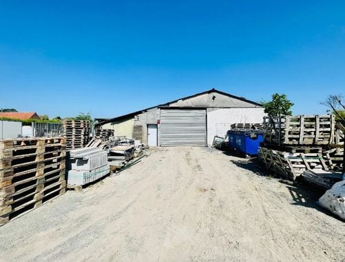                                        Entrepôt sans bureau à vendre à Otegem, € 330.000
