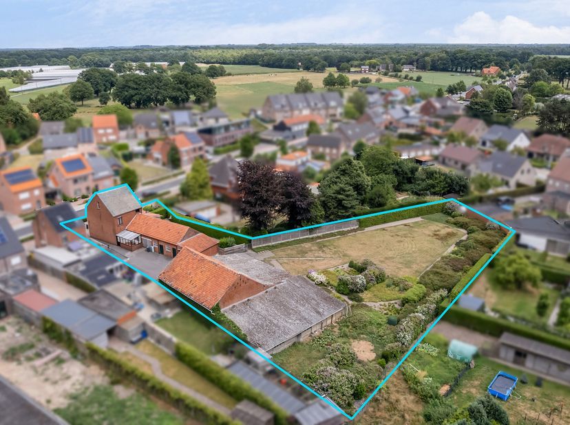Ruime, vrijstaande woning met groot bijgebouw(en) te Wortel - Hoogstraten.&lt;br /&gt;
INDELING&lt;br /&gt;
Gelijkvloerse verdieping: Inkomhal, woonkamer, keuken,