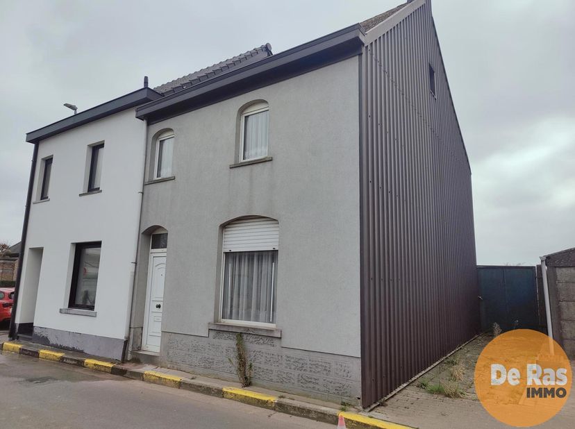 ERONDEGEM  Te renoveren halfopen bebouwing met prachtig uitzicht&lt;br /&gt;
Deze centraal gelegen renovatiewoning, vlakbij de Gentsesteenweg (verbinding Aa