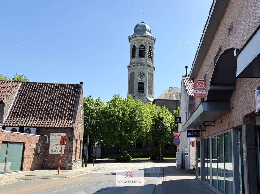 Dit appartement is gelegen op de 1ste en 2de verdieping van een kleinschalige residentie (geen lift aanwezig). Op een boogscheut van centrum Gent, win