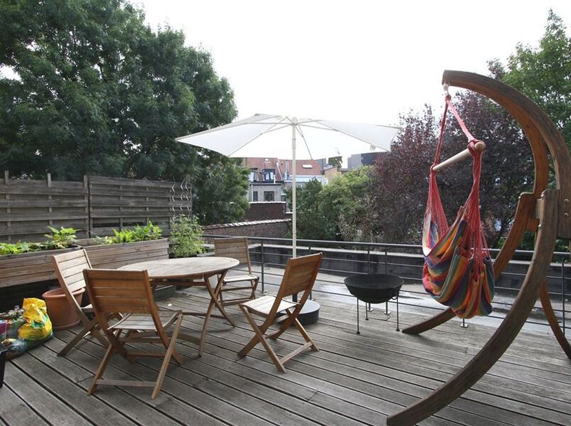 Gelegen in de universiteitswijk, vlakbij winkels en openbaar vervoer. Charmant appartement met een prachtig terras. Gelegen nabij diverse voorzieninge