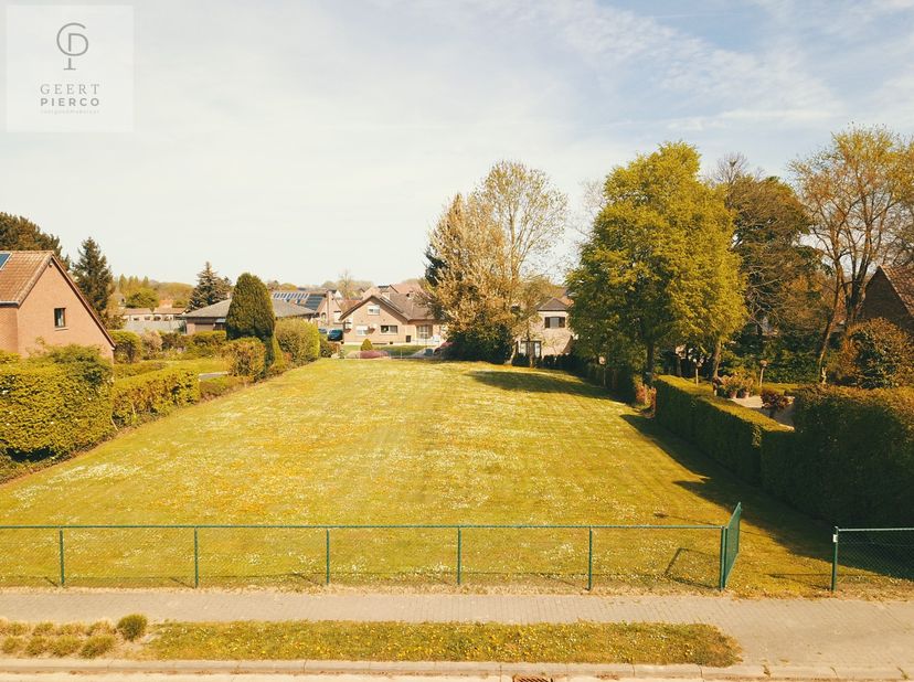 Dit knap stuk bouwgrond gelegen in de Bormansstraat te Walshoutem biedt veel potentieel.&lt;br /&gt;
&lt;br /&gt;
Het perceel heeft een breedte van 25meter en een
