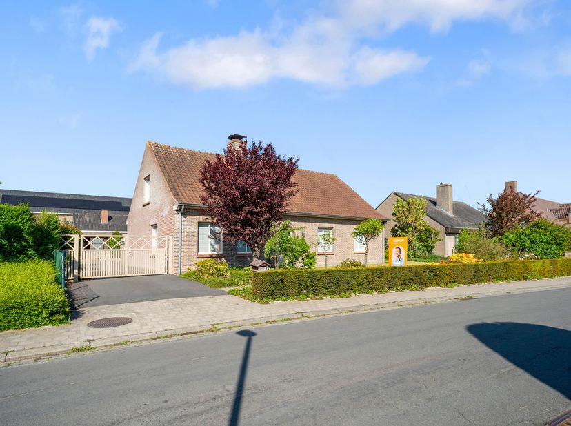 Ruim alleenstaand pand zoekt nieuwe eigenaars op ideale ligging te Wingene! Je kan er trouwens volledig op het gelijkvloers wonen!&lt;br /&gt;
Het pand is v