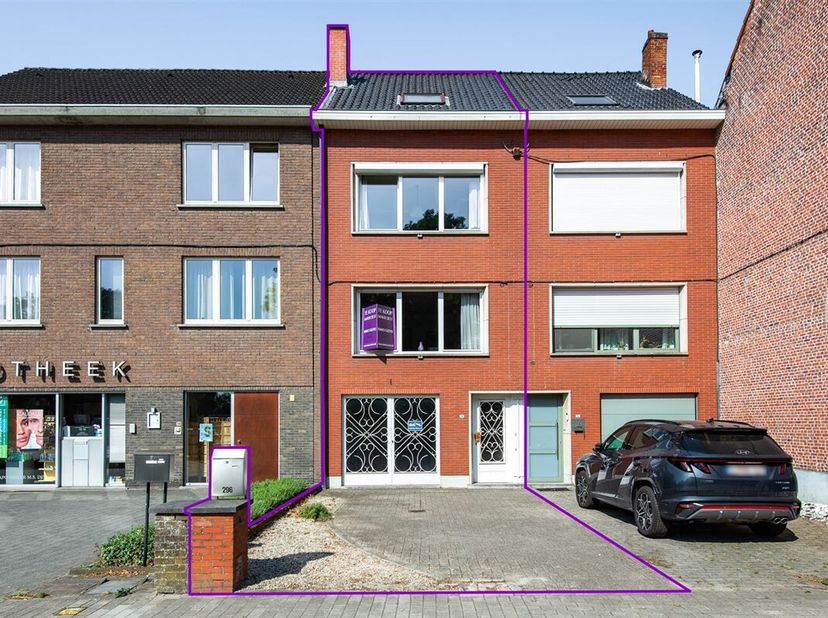 Cette charmante maison à Malines offre une opportunité unique pour ceux qui recherchent le confort et l&#039;espace. Avec une surface habitable de 145m² su