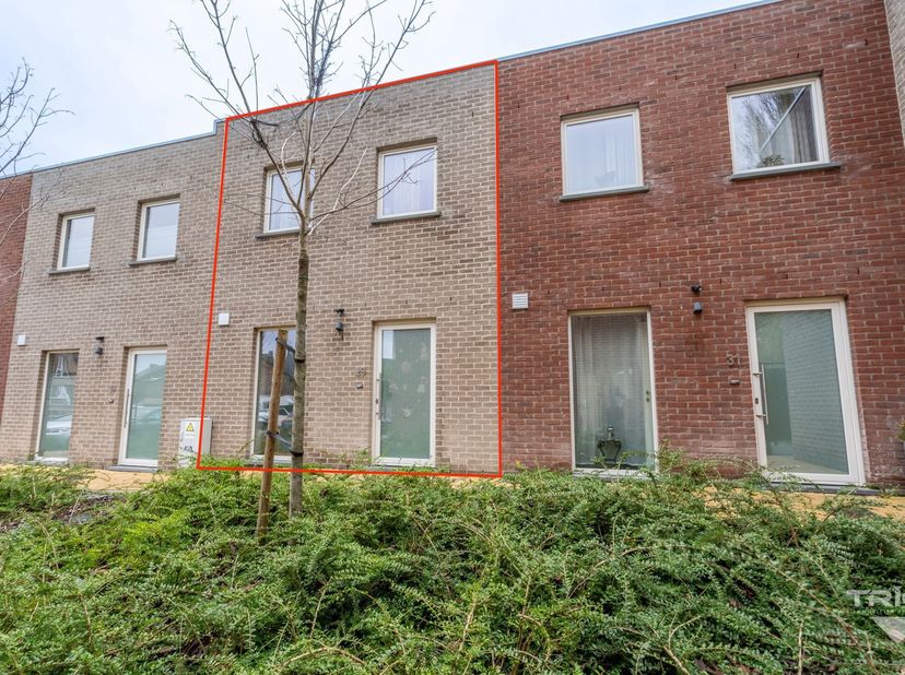 *** OPTION / DANS L&#039;ATTENTE DE LA SIGNATURE DU COMPROMIS *** Superbe opportunité : 3 maisons &quot;neuves&quot; PASSIVE (PEB&quot;A&quot;) se composant au rez-de-chaussée