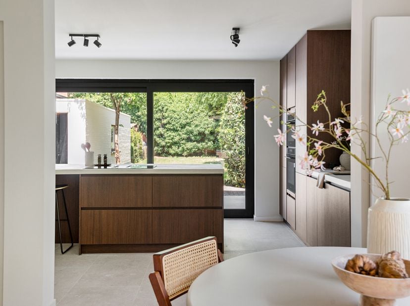 Bienvenue dans votre nouvelle maison ! Ce magnifique bâtiment ouvert, économe en énergie et habillé d&#039;une veste tendance, a été entièrement rénové ave