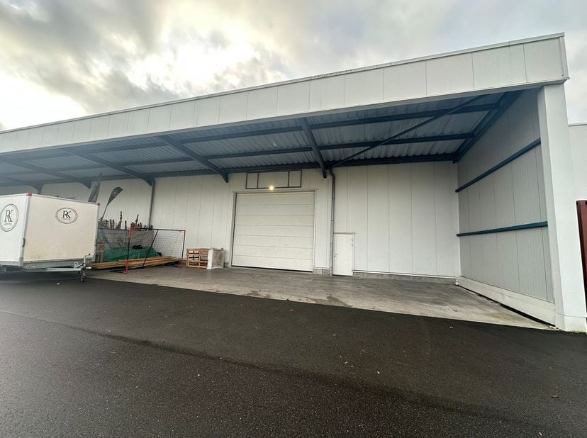 Bien professionnel à louer
                    à 3920 Lommel
