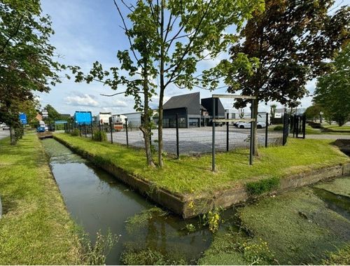                                         Entrepôt avec bureau à vendre à Puurs, € 1.200.000
