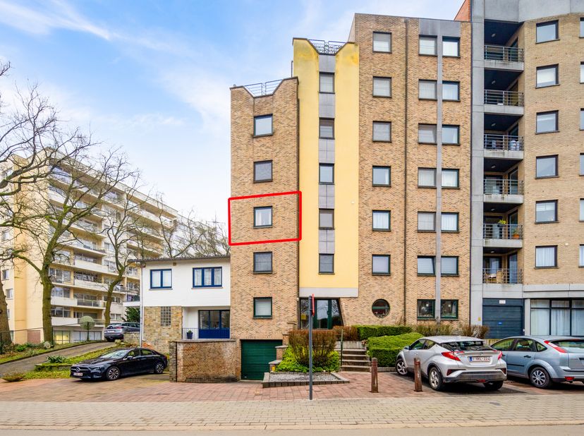 L&#039;appartement est situé à quelques pas du centre animé de Genk. Les écoles, les restaurants, les transports en commun... sont accessibles à pied.&lt;br /