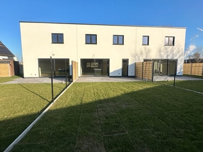 Nieuwbouwwoning te koop. ONMIDDELIJK BESCHIKBAAR!&lt;br /&gt;
&lt;br /&gt;
- Energiezuinige TOP-woning 20 zonnepanelen!&lt;br /&gt;
- Domotica, ventilatiesysteem D&lt;br /