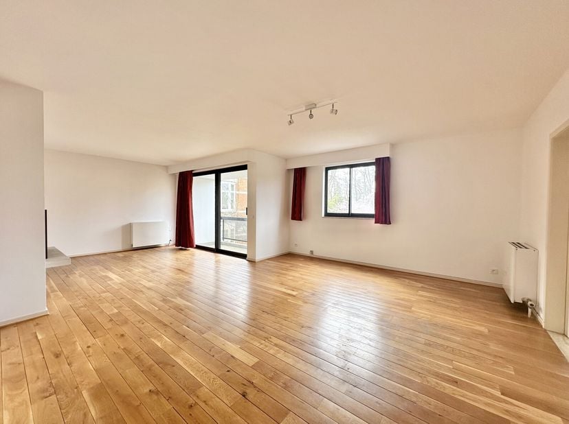 Trois Couleurs wijk  - dicht bij zonienwood ,  openbaar vervoer , winkels van Place St Alix en Stockel, 2-slaapkamer appartement van +/- 112m² gelegen