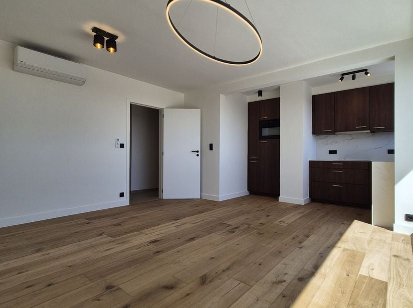 Wonen in stijl met luxe en comfort aan de Ardooisesteenweg&lt;br /&gt;
&lt;br /&gt;
Stap binnen in dit recent gerenoveerde appartement waar hoogwaardige afwerking