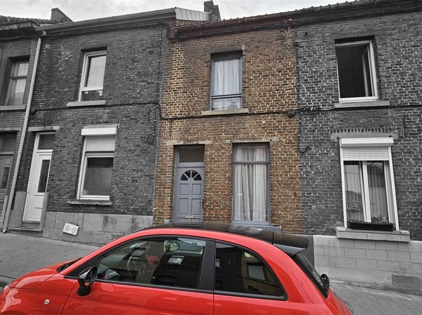 SOUS OPTION - PLUS DE VISITE - Prix: Offre à partir de 50.000 euros, frais d&#039;agence non inclus et à charge de l&#039;acquéreur.&lt;br /&gt;
Maison à rénover comp