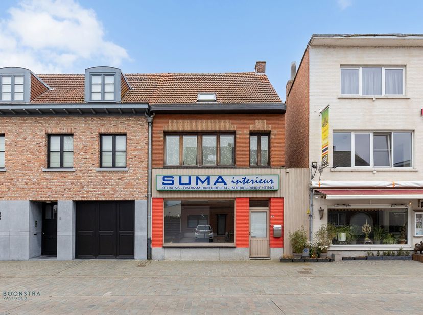 Op een uitstekende locatie te Itegem, op wandelafstand van de Nete, bevindt zich dit te renoveren vastgoed met verschillende mogelijkheden. U beschikt