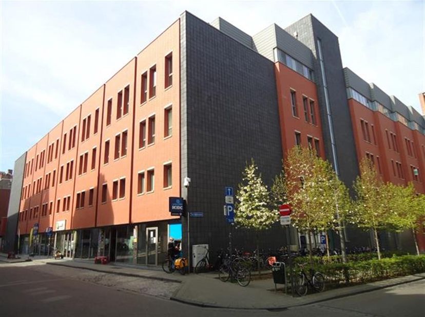Zeer mooi en luxueus appartement met één slaapkamer op een toplocatie (Barbarahof!) in het centrum van Leuven.&lt;br /&gt;
Het appartement is grotendeels be