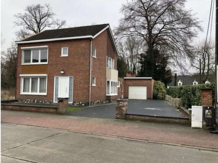 Op zoek naar een ruime en confortabele woning.&lt;br /&gt;
Deze schitterende, recent gerenoveerde vrijstaande woning in Hever biedt alles wat je nodig hebt