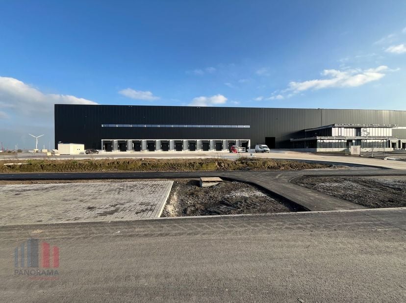 Logistieke toplocatie te huur – nieuwbouwmagazijn van 25.000 m² nabij R4 in Evergem.&lt;br /&gt;
&lt;br /&gt;
Deze uitstekend gelegen logistieke site bevindt zich