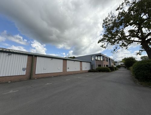                                         Bâtiment d’entreprise à louer à Grez-Doiceau, € 2.150
