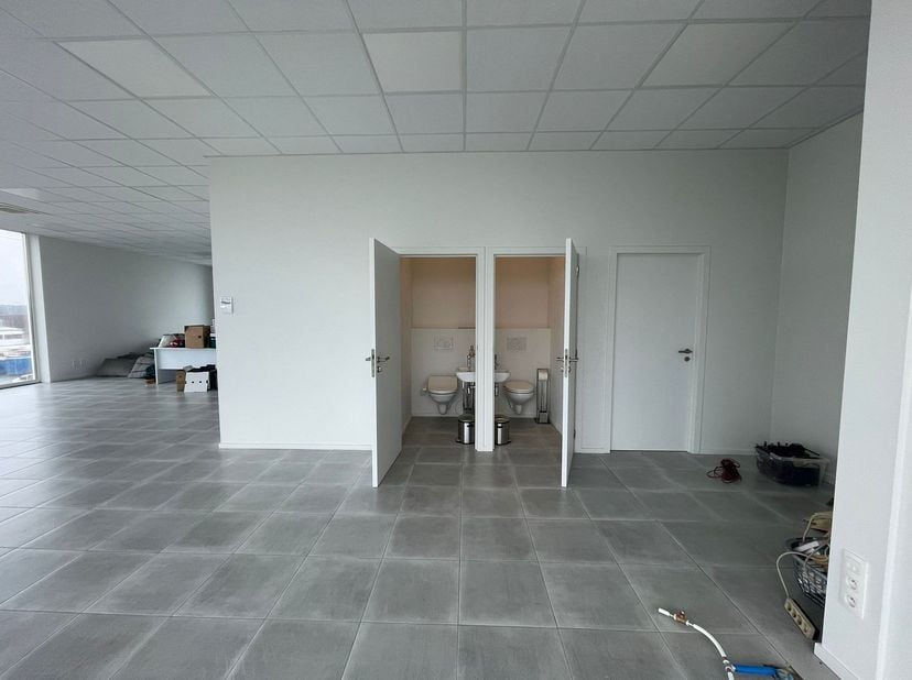 Bien professionnel à louer
                    à 3920 Lommel