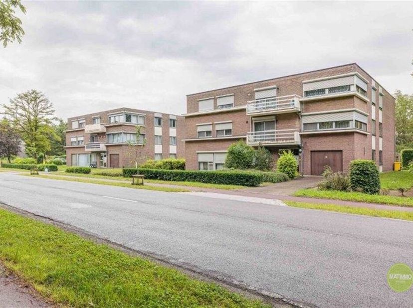 Appartement clé en main avec garage à Geel&lt;br /&gt;
Découvrez cet appartement spacieux et prêt à l&#039;emploi au premier étage d&#039;un petit immeuble sans ascen