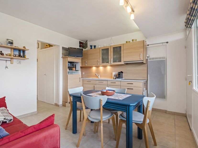 Welkom in deze prachtige studio op het vakantiedomein park ATLANTIS.&lt;br /&gt;
Gelegen op een boogscheut van de zee, in een rustige omgeving in De Haan!&lt;b