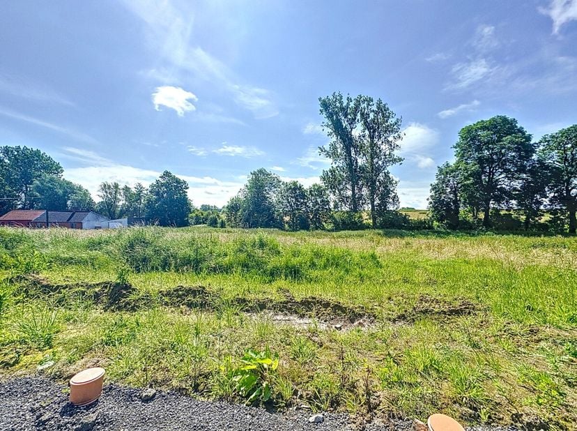 Vous recherchez une parcelle de terrain constructible idéalement située à Rebaix ? ERA Welchome vous la trouvée ! La parcelle vous offre une superfici