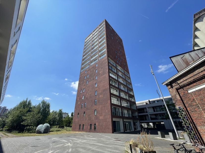 Bent u op zoek naar een ruim appartement in de vaartkom met een panoramisch uitzicht over Leuven? Dan is dit een echte aanrader!Dit lichtrijk appartem