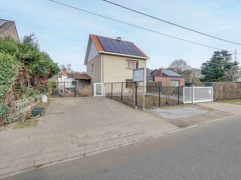 Gerenoveerde woning met veel potentieel en tal van mogelijkheden.&lt;br /&gt;
De woning is in 2015 gerenoveerd en bestaat op het gelijkvloers uit een ruime