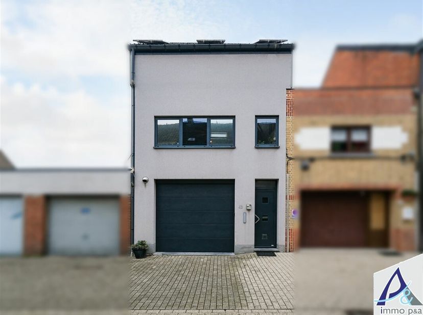 Stadwoning met garage op wandelafstand van centrum Hasselt. &lt;br /&gt;
Deze instapklare woning is gelegen in een rustige doodlopende straat, net buiten de