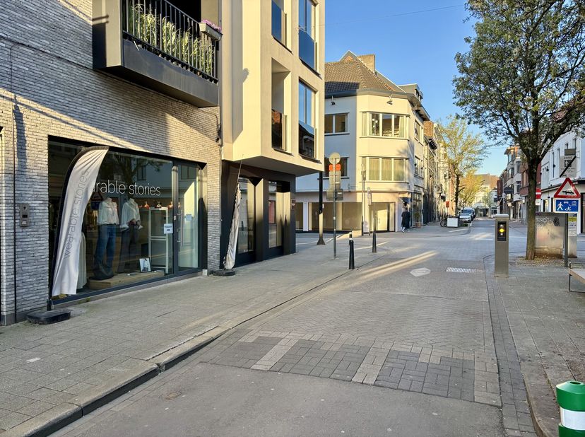 - 105 m² de surface utile &lt;br /&gt;
- Sous-sol de +/- 40 m²&lt;br /&gt;
- Chauffage par pompe à chaleur&lt;br /&gt;
- Étiquette EPC B&lt;br /&gt;
- Disponibilité en consul