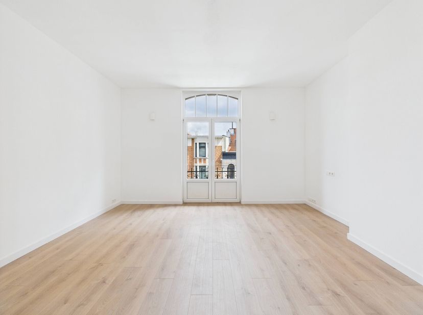 Europese Wijk  Square Ambiorix | 1-slaapkamer appartement met terras&lt;br /&gt;
Eclectische residentie uit 1908, ontworpen door architect Henri Van Massenh