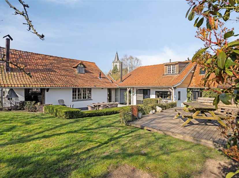 www.rueneuve14.be&lt;br /&gt;
Waar beginnen...? Bij de sfeervolle inrichting? Of bij de 1640 m² aan paradijselijke tuin? Of nee! Bij de zalige zomeravonden