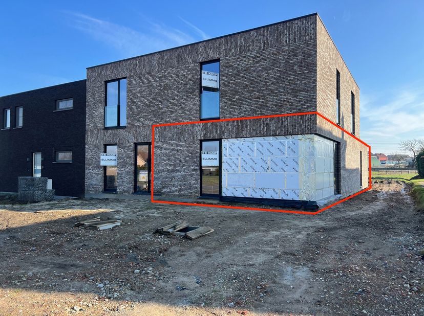Zeer ruim gelijkvloersappartement van 101,60m2, 2 slaapkamers en een zalige tuin met terras van nog eens bijna 30m2 en dit helemaal op het zuiden! Doo