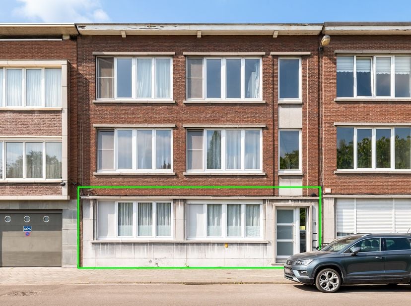 Gelijkvloers appartement met 2 ruime slaapkamers en tuin!&lt;br /&gt;
&lt;br /&gt;
Dit gelijkvloers appartement is ideaal gelegen in een gezellige en kindvriendel