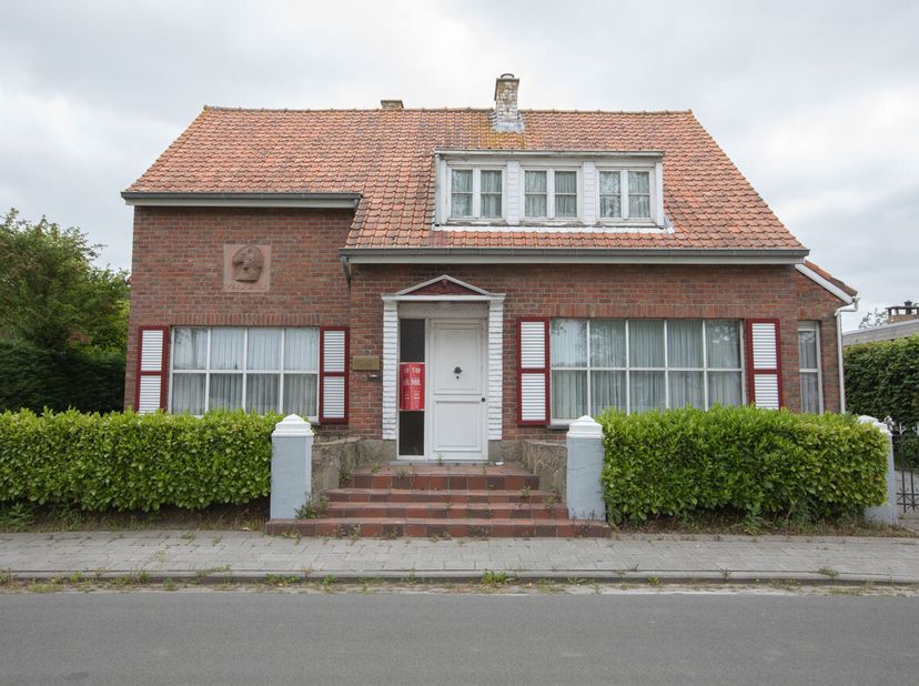 TE RENOVEREN LANDELIJKE WONING &lt;br /&gt;
 &lt;br /&gt;
Deze te renoveren landelijke woning is gelegen in een rustige buurt, omring door veel natuur.  &lt;br /&gt;
In
